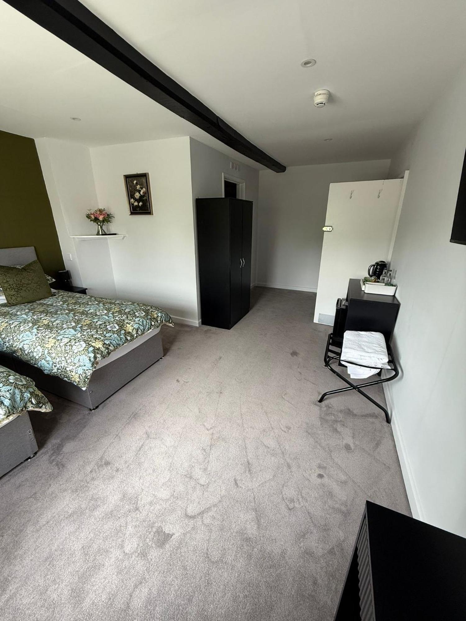 Hotel The White Hart Atworth Exteriér fotografie